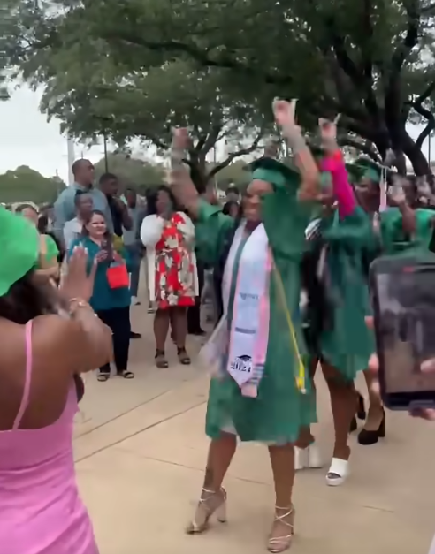 Congratulations, Sorors! - Last Stroll